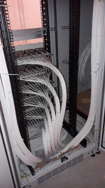 Aufbau eines Daten-Racks (Kupfer)