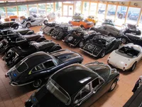 Blick von der Galerie auf den Showroom