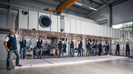 Neutra Kunststoffbau GmbH - Team in Werkstatt