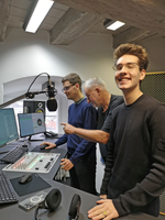 Kursteilnehmer in einem unserer Radiostudios