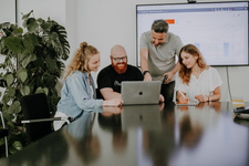 Besprechung bei der Online Marketing Agentur der OVB24 GmbH