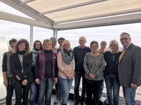 Der Geschäftsführer und Mitarbeiter der Clivia-Gruppe