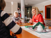 Betreuung pflegebedürftiger Menschen in einer Einrichtung oder ambulant