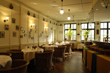 Mangostin Asia Restaurant - Papa Joe`s Bar