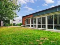 Nebeneingang, Garten- und Aufenthaltsbereich