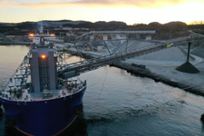 Fjordnes beim Entladen auf das Terminal