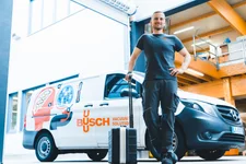 Servicetechniker und Serviceauto Busch Vacuum Solutions