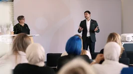Geschäftsführung bei einer Liveveranstaltung