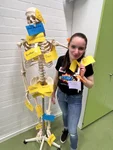 Pflegeazubi lernt Anatomie