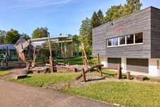 Spielplätze und Schwimmbad