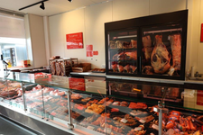 Ladenlokal mit Dry Aged Schrank