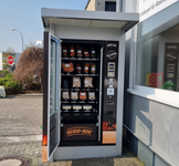 Verkaufsautomat vor unserem Ladenlokal