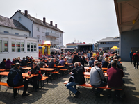 Wir können auch feiern (zusammen mit Moto Discount)