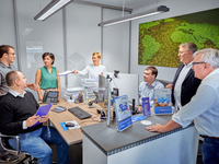 Große Runde im Büro des Chefs