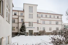 Winter Außenansicht MVZ Sonneberg