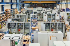 Blick in unsere Produktionshalle von der Empore 