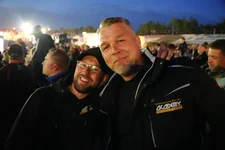 Kollegen der ACADEMY Fahrschule Lendjel feiern