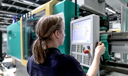 Wir bilden auch aus Kunststofftechnologen und Werkzeugmechaniker.