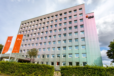 Verwaltungsgebäude von außen 