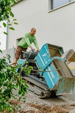 Erdbewegung mit Kettendumper - BELLA FLORA GmbH