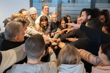 Huddle nach dem monatlichen Teammeeting